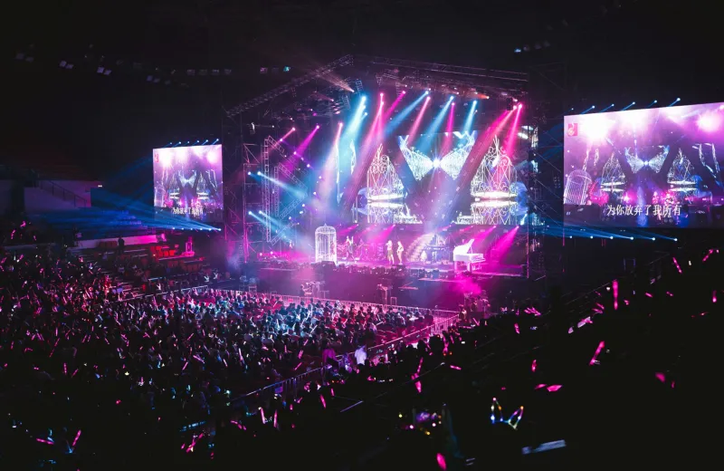 Ghost Light, Digital Soul: Why Hologram Concerts Can't Bring Back the Dead